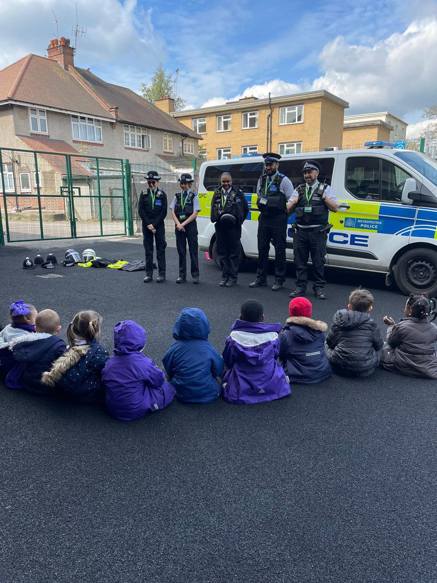 Exciting day at Reception! We had a visit from the Metropolitan Police, learning firsthand about their vital role in community safety. The children had a chance to try on the gear and sound the sirens – inspiring future protectors! 🚓 #CommunitySafety @MPSMerton @thesteptrust