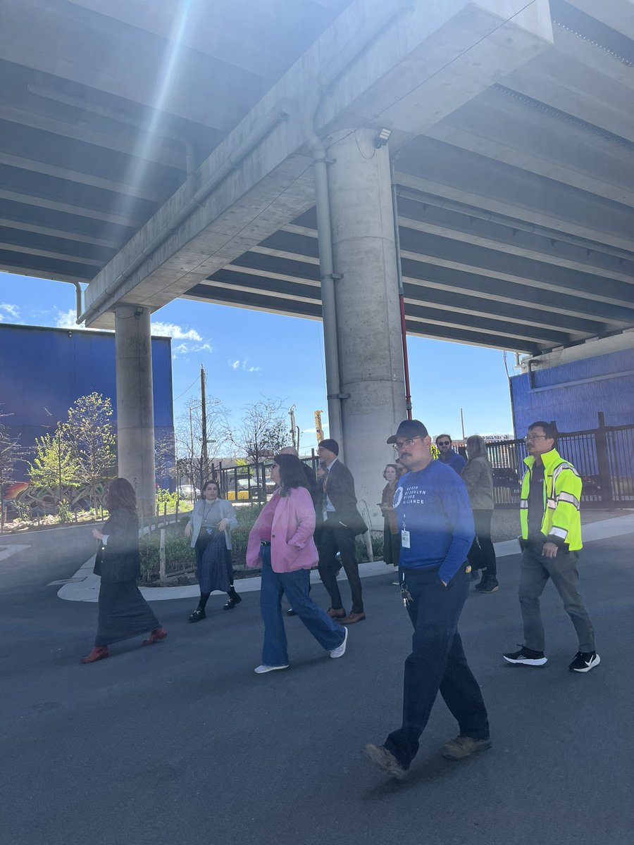 Yesterday I gathered leaders from @NYSDOT, @NBKParks and reps from @LincolnRestler @SalazarSenate & @SenGonzalezNY for a walk-through of Under the K Bridge Park, the gorgeous and innovative seven acre open space on a formerly abandoned site beneath the Kosciuszko Bridge.