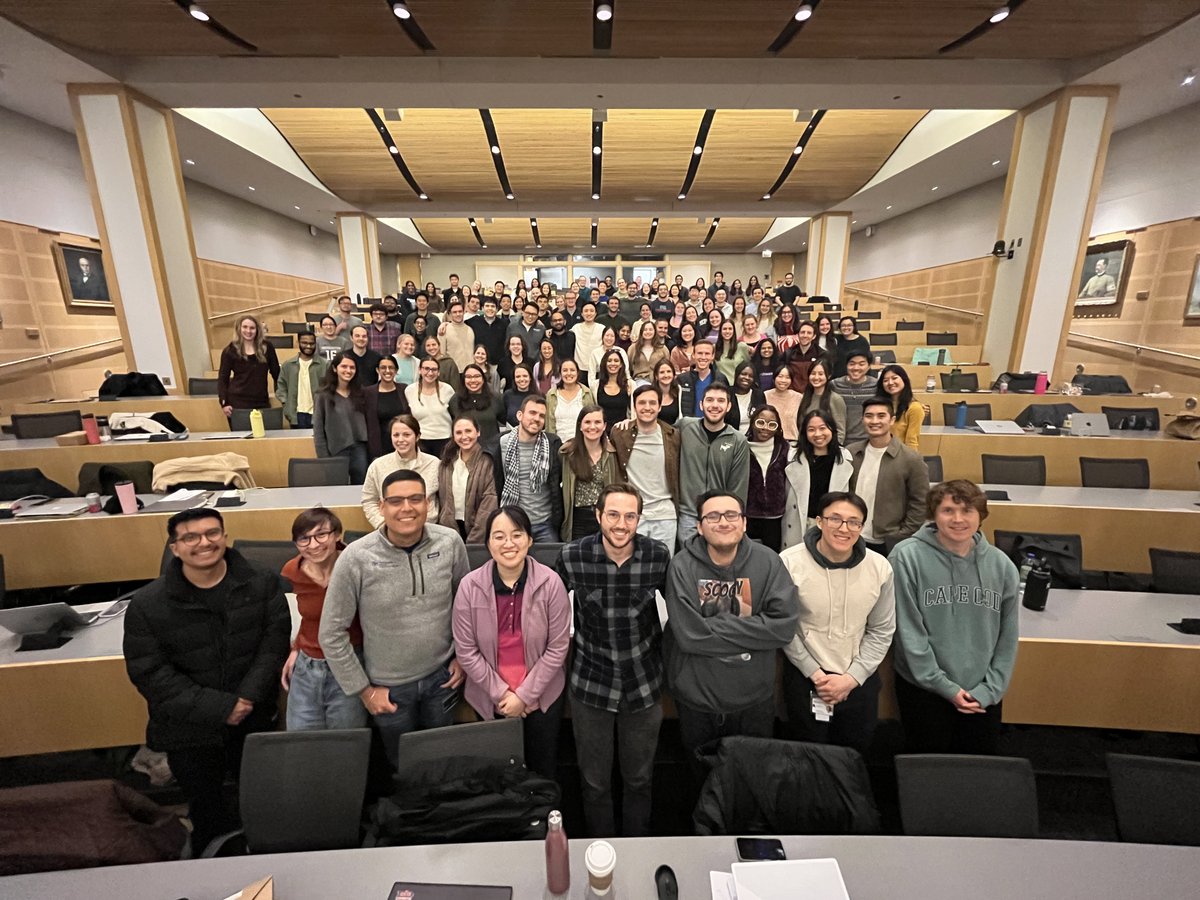 This week, our rising M4s kicked off their final phase of the curriculum as they prepare for their advanced clinical rotations. They spent time learning about the residency application process & exploring specialties. Kudos on this new milestone, #ClassOf2025!