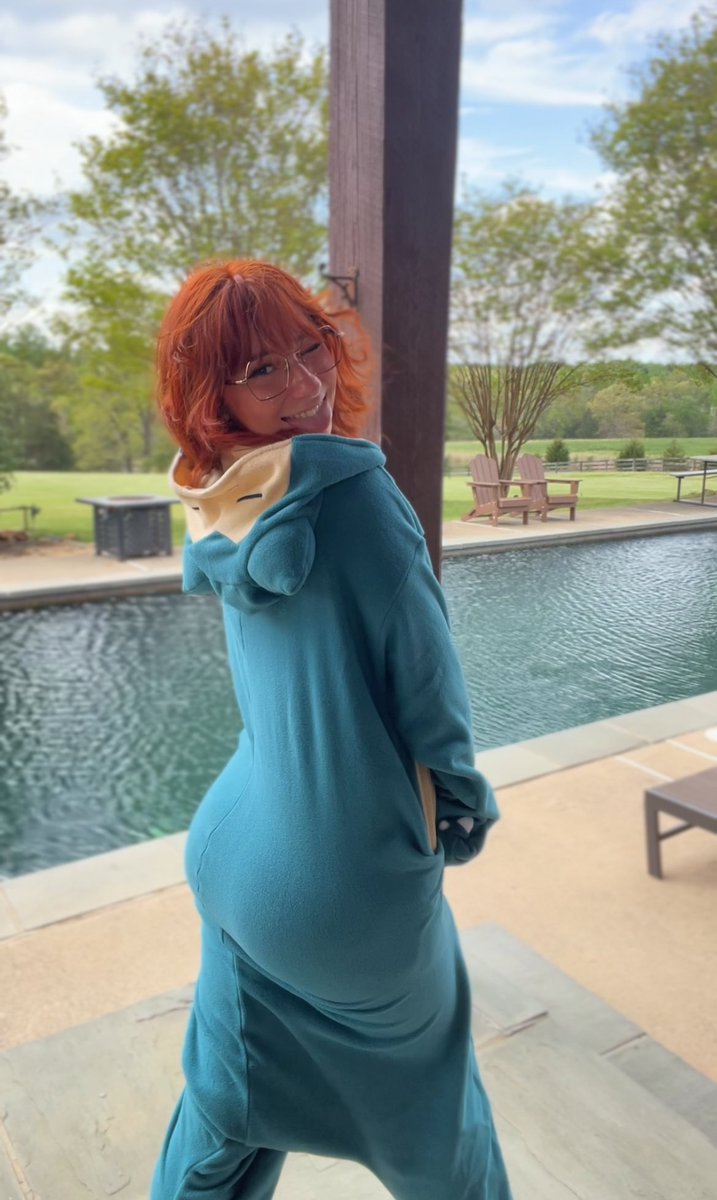 F*CK IT sending pics of what’s underneath to anyone who says hi 😳