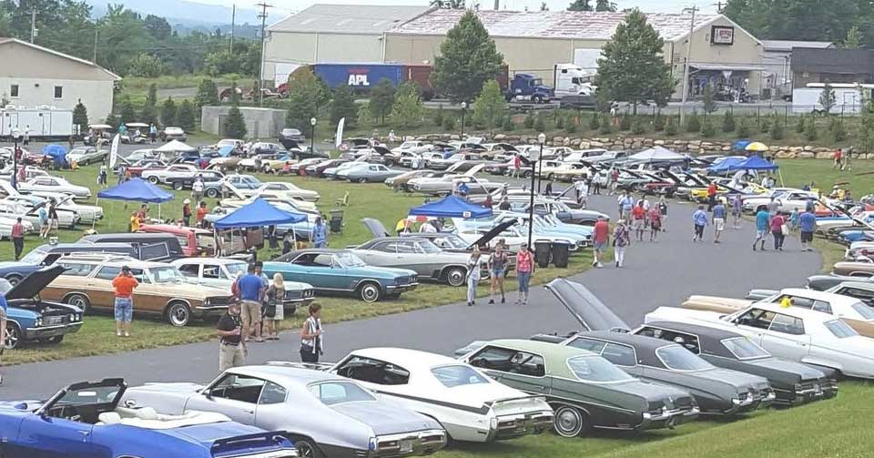 All antique and special interest vehicles are invited. Spectators welcome. Rain or shine. #CarsandCoffee

carsandcoffeeevents.com/event/simsbury…