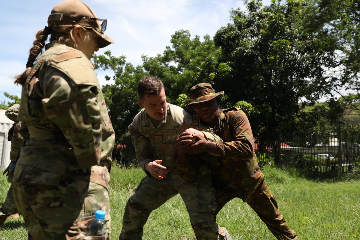 .@WI_Guard Airmen with the 128th Air Refueling Wing and @115thWing sharpened their defender skills alongside the Papua New Guinea Defence Force. Since 2020, Wisconsin and Papua New Guinea have partnered through the State Partnership Program. 🇺🇸🤝🇵🇬#SPP 🔗ngpa.us/29387