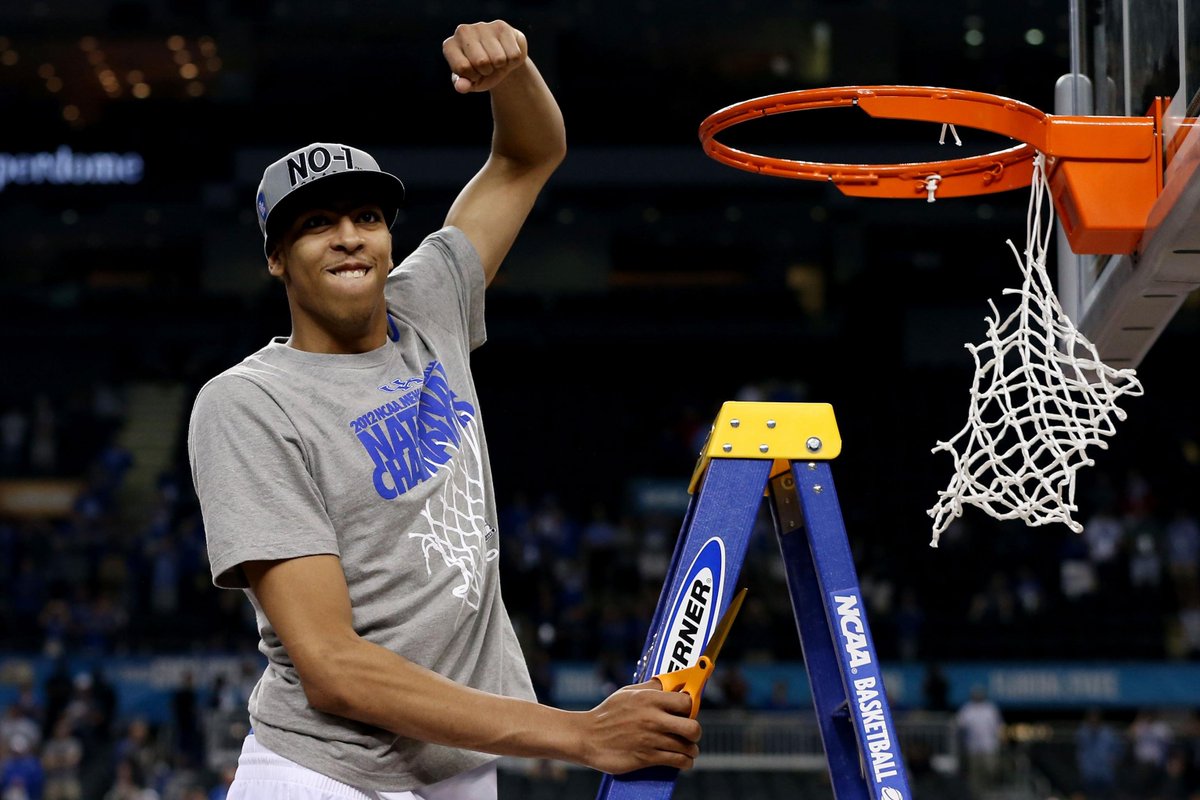 Anthony Davis at Kentucky: • National Player of the Year • National Champion • NCAA Tourney MOP • Consensus All-American • SEC POTY • SEC DPOY • 186 blocks (5th most in a season ever) • 20 double-doubles • 14.2 PPG, 10.4 RPG, 1.4 SPG, 4.7 BPG • 38-2 In one season.🐐