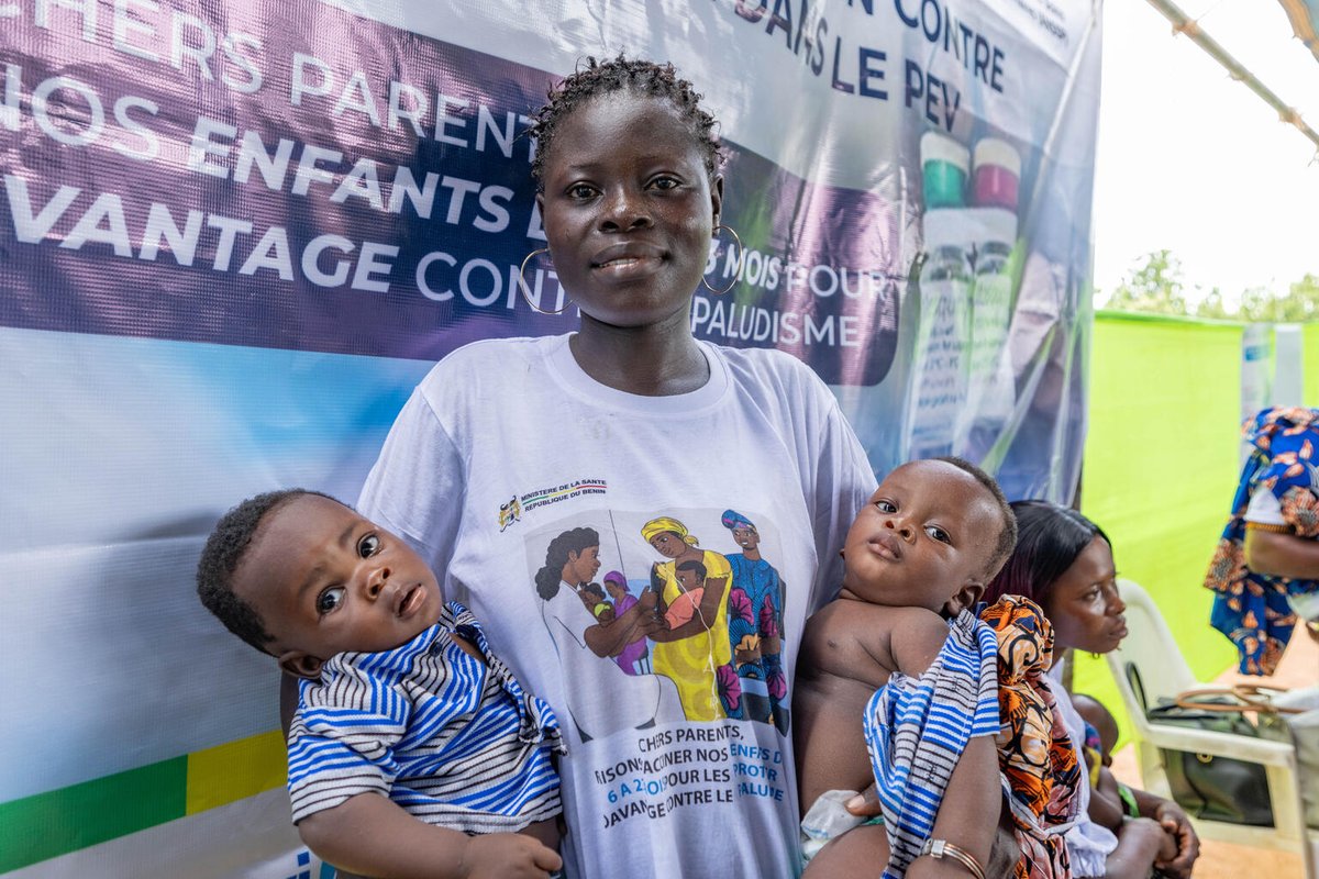 In Benin, Felix and Felicien received their #malaria vaccine on #WorldMalariaDay2024. 215,900 doses of malaria vaccines were purchased by @UNICEF with the support of @gavi allowing Benin to #EndMalaria #ForEveryChild. 💉