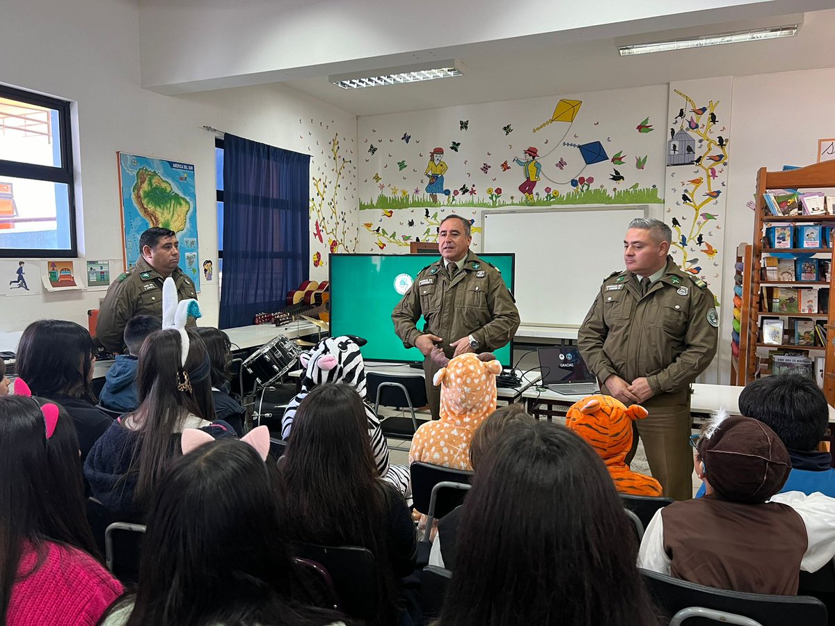 Carabineros de la Oficina #MICC de la 2ª Comisaría de #Cartagena dictó charla preventiva a los Brigadistas Escolares del Colegio Villa Cartago, entregándoles recomendaciones viales y de convivencia escolar. #LaPrevenciónEsNuestraEsencia