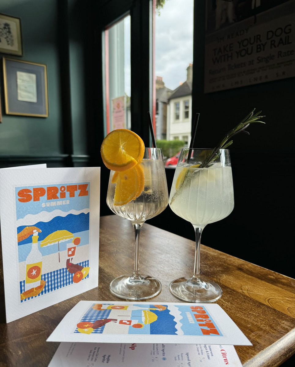 Friday means it’s spritz o’clock here at The Station 🍹🍋 We’ve got plenty of options for you to find the right refreshing tipple for you 🤗 including non-alcoholic spritzers ! #hithergreen #youngspubs #joinus #FridayFeeling #spritz #summervibes