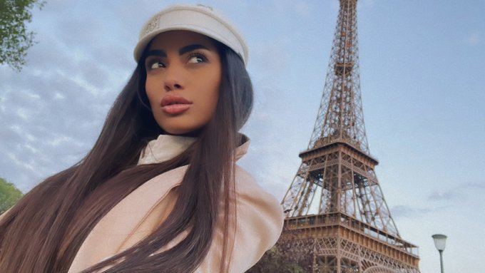 Last one i promise 😏😅💋 #ParisFashionWeek #Paris https://t.co/jD7c5TwtQS<a href="/tag/parisfashionweek"class="tags">#ParisFashionWeek</a><a href="/tag/paris"class="tags">#Paris</a>