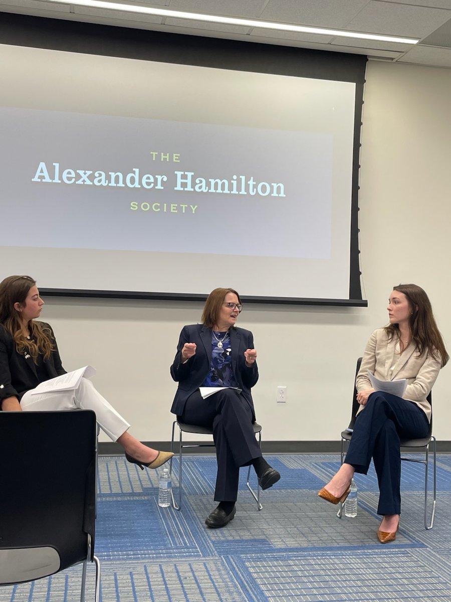 ICYMI: Last week, the @UF AHS Chapter hosted their first chapter speaker event featuring Lisa Curtis, a Senior Fellow and Director of the Indo-Pacific Security Program at @CNASdc. Curtis spoke to the chapter on the Indo-Pacific. @LisaCurtisDC