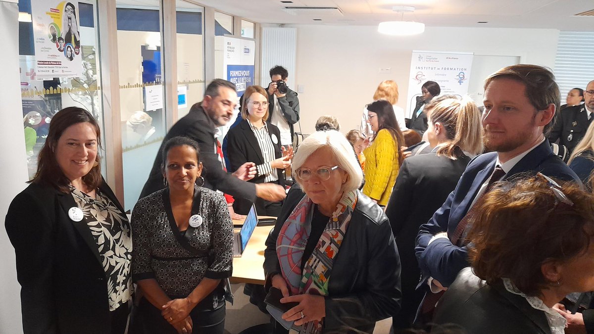 .<a href="/CaVautrin/">Catherine Vautrin</a>, Ministre du <a href="/Travail_Gouv/">Ministère du Travail et de l'Emploi</a>, clôture la Semaine des métiers du #soin et de l'accompagnement, qui a donné lieu à près de 2000 événements sur tout le territoire, lors d'un job dating à Tournan-en-Brie organisé par les équipes de <a href="/FTravail_IDF/">France Travail Île-de-France</a> et ses partenaires locaux 🤝