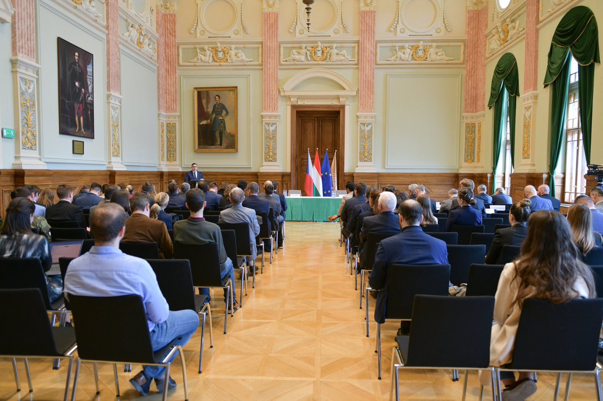 Curious what Minister @JanLipavsky spoke about at @uni_nke? 🎓 Read the full speech 👇 mzv.gov.cz/jnp/en/about_t…