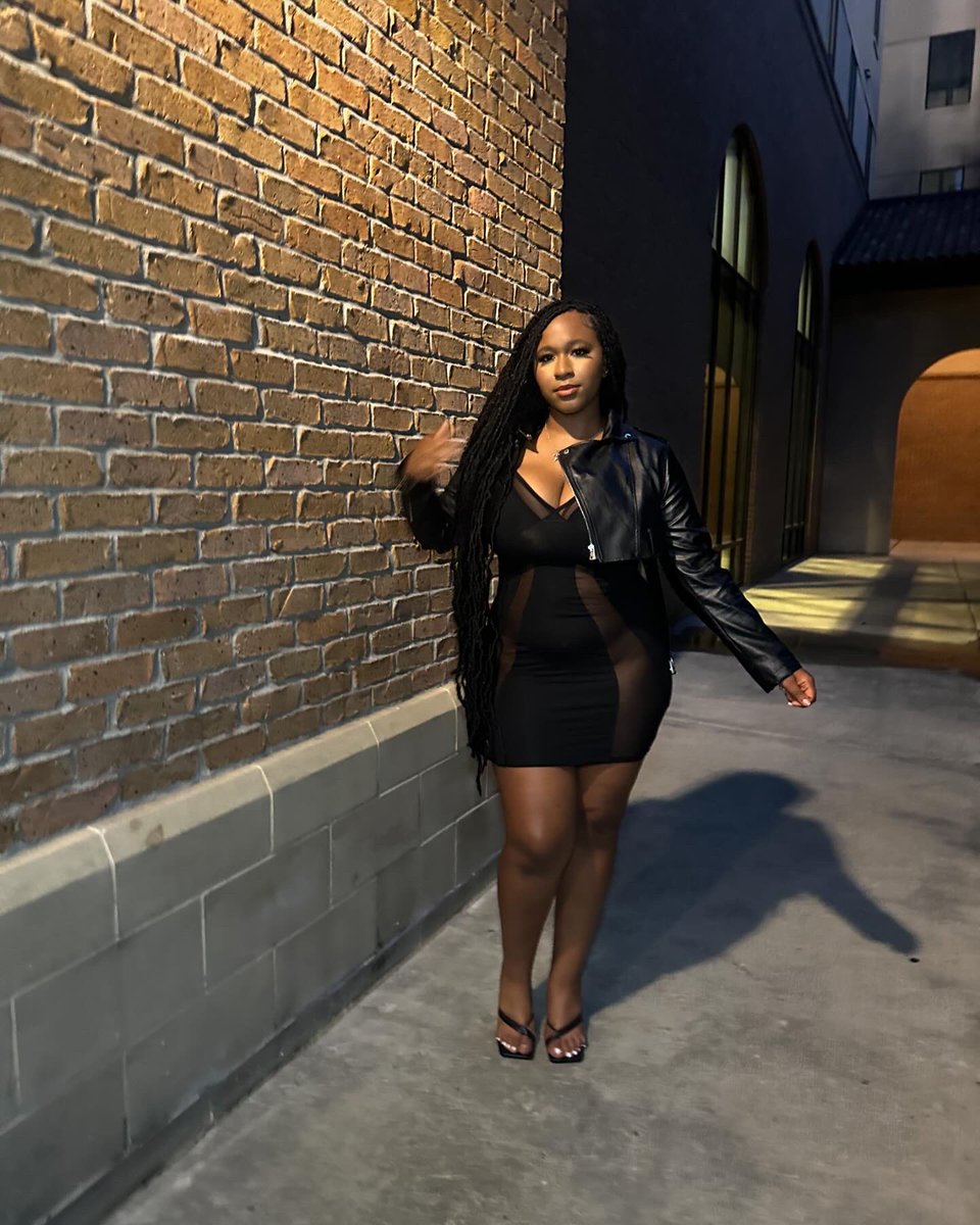 caitlinravaee's tweet photo. she think that she fuckin with me is this bitch okay? https://t.co/lbqRLfwi6f