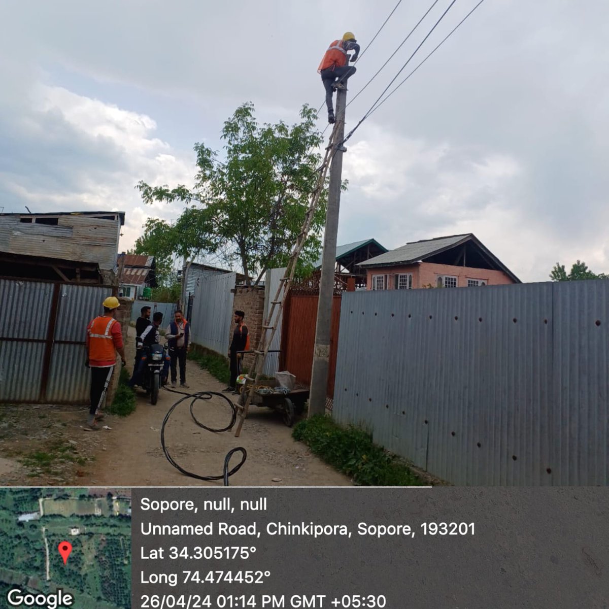 Installation of LT AB Cable in Chinkipora Sopore. Combined with smart metering , it is the journey towards 24*7 uninterrupted Power Supply.
Curbing Pilferages and Reducing losses.
Do co-operate with us in the mission 24*7 Hr Power Supply