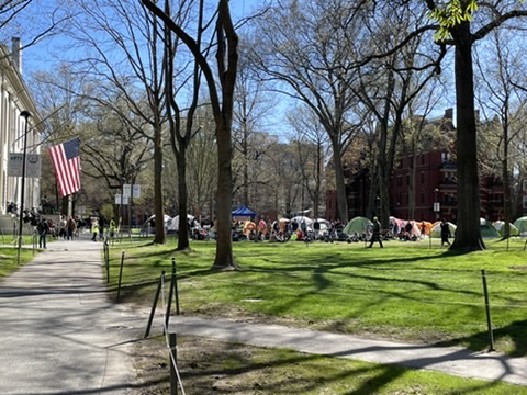 1/ Had a few minutes before the faculty meeting yesterday so I stopped by the Harvard Yard encampment. An interesting mix: a bunch of people quietly hanging out and listening to a teach-in lecture, amid handmade signs glorifying violence and urging the destruction of Israel