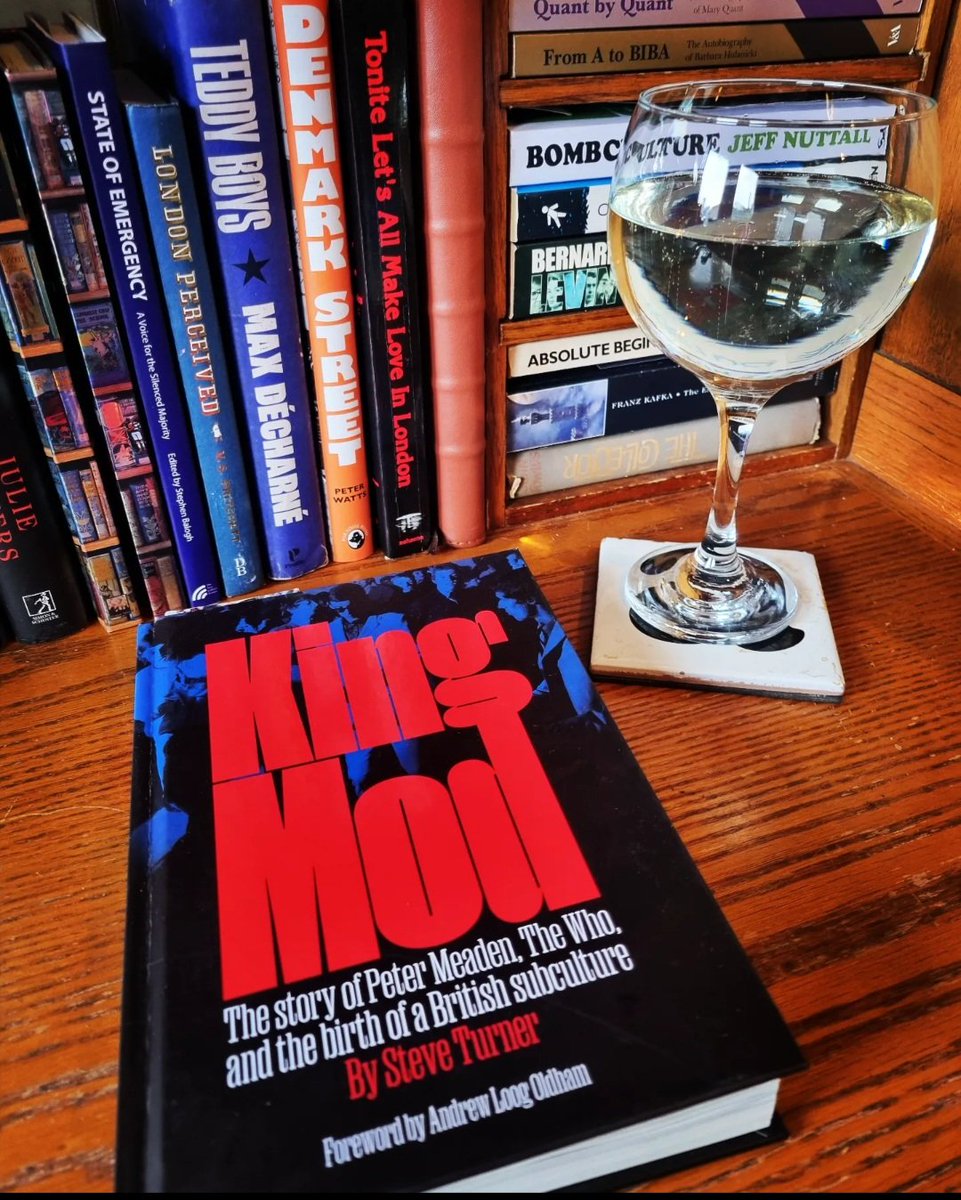 The Scene ♡

King Mod by S. Turner offers not only a page-turner of a bio of Peter Meaden but also includes the interview he gave to the author in '75. An interview that until now has never been published in its entirety. 

He's the face baby. The others are 3rd class tickets...