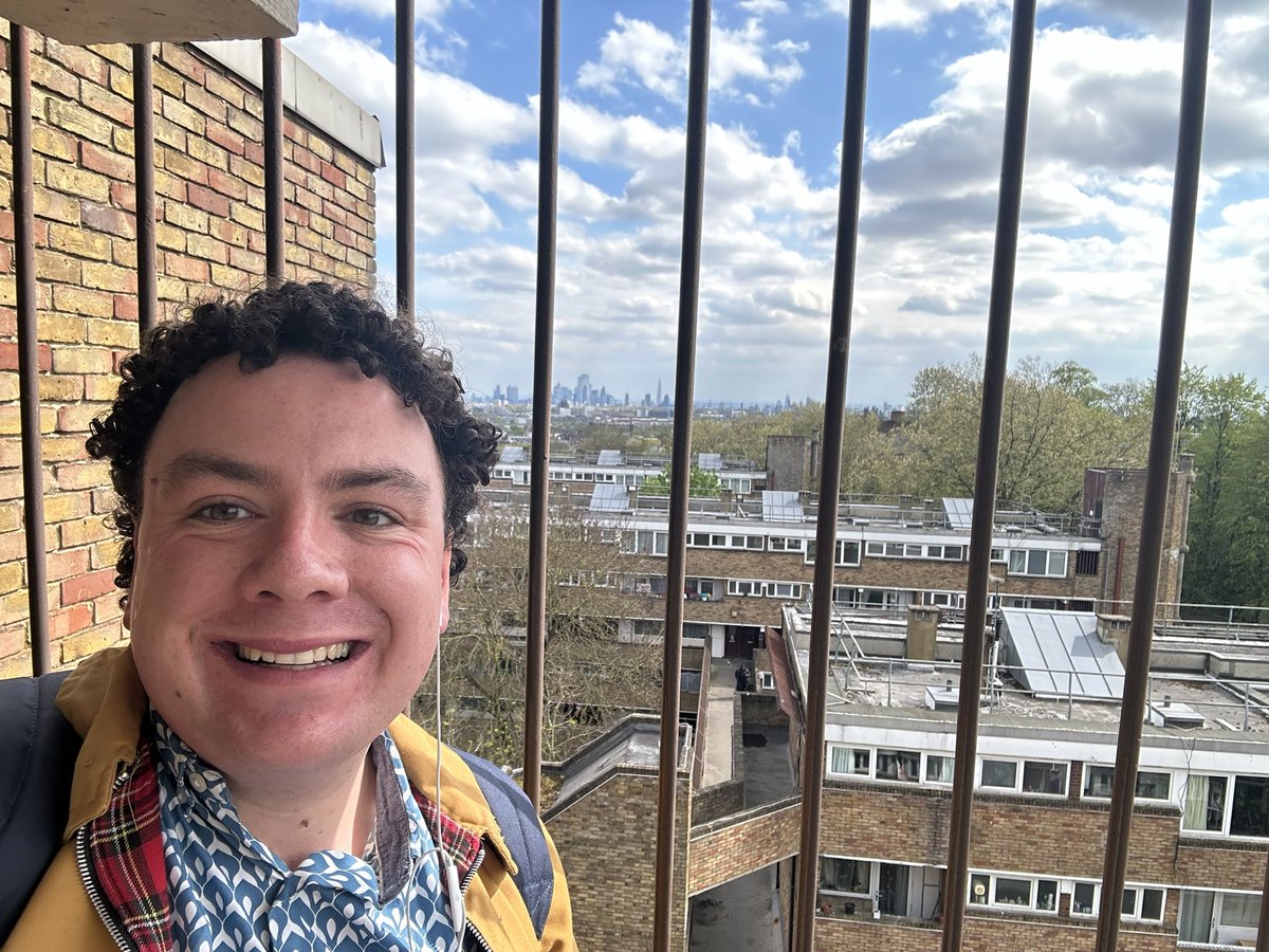 Spent the sunny afternoon delivering letters around Hillrise to remind people to vote @IslingtonLabour, @Semakaleng and @SadiqKhan in next week’s elections. The view made the stairs worth it!