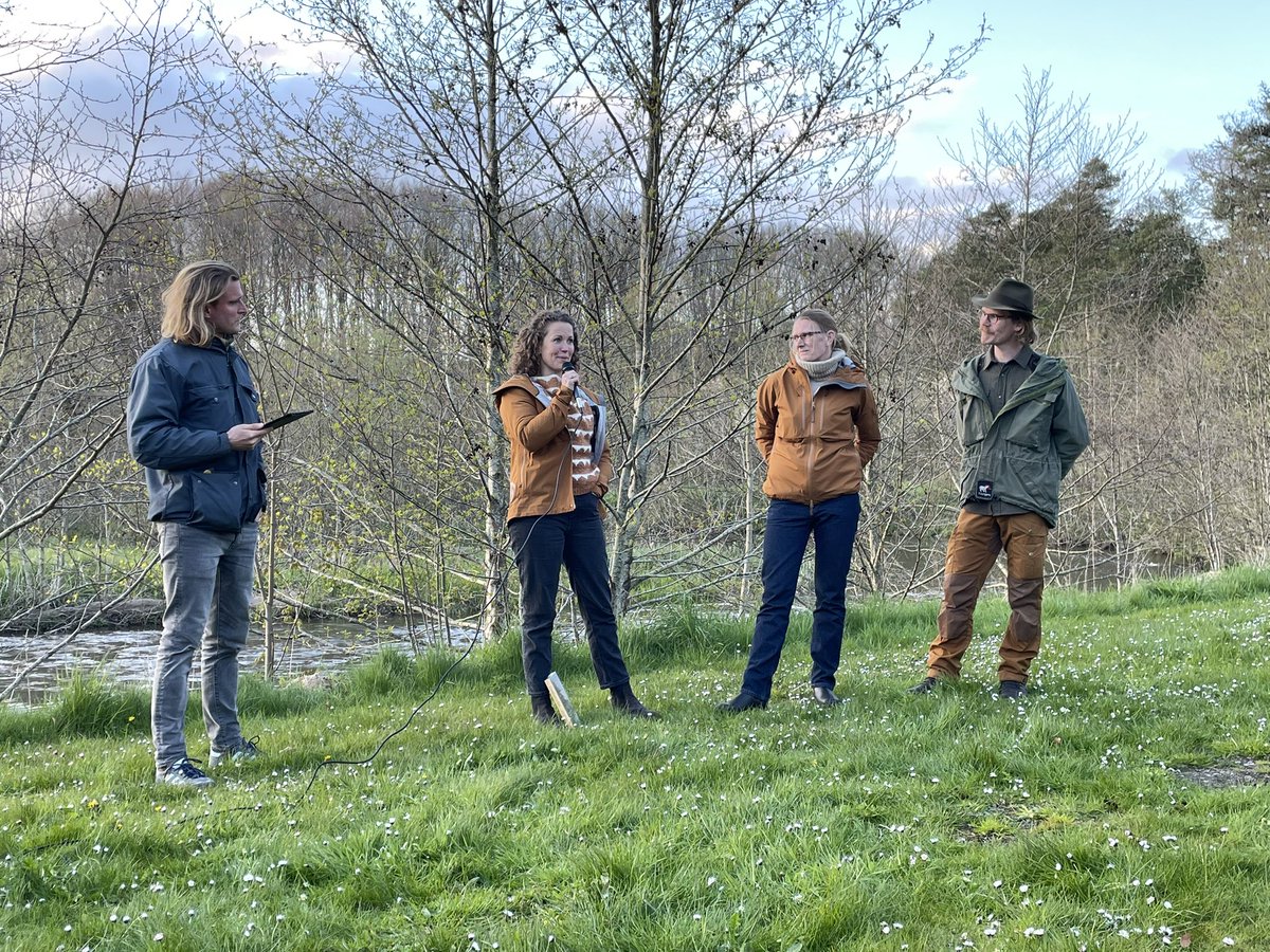 Super spændende og lærerig aften sammen med de aktive i @DanmarksNatur på landsmøde i Vingsted. Forårsaften med bål, bajer og oplæg fra nogle de klogeste og mest inspirerende aktører indenfor #dknatur og #biodiversitet, jeg kender. Fremtiden er vild og varieret! 🐗🦬🦋🐝🦇🦉🐺🦫