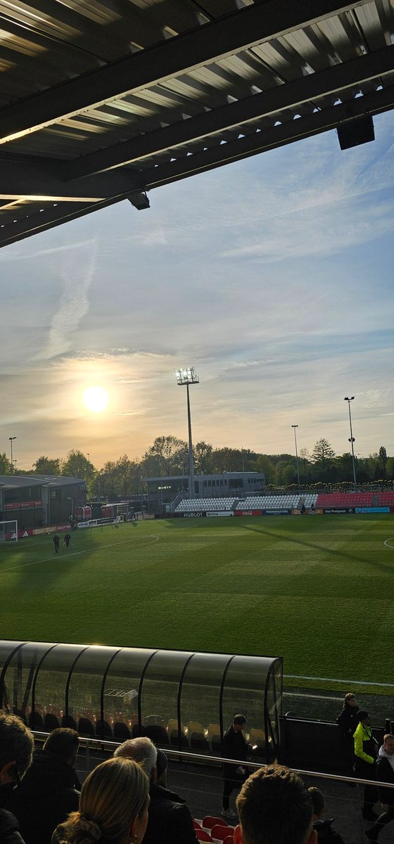 Een zonovergoten Toekomst en een flinke Limburgse opkomst. Voor Jong Ajax staat er weinig op het spel, maar #jajrod belooft toch een cruciaal duel in de KKD te worden.