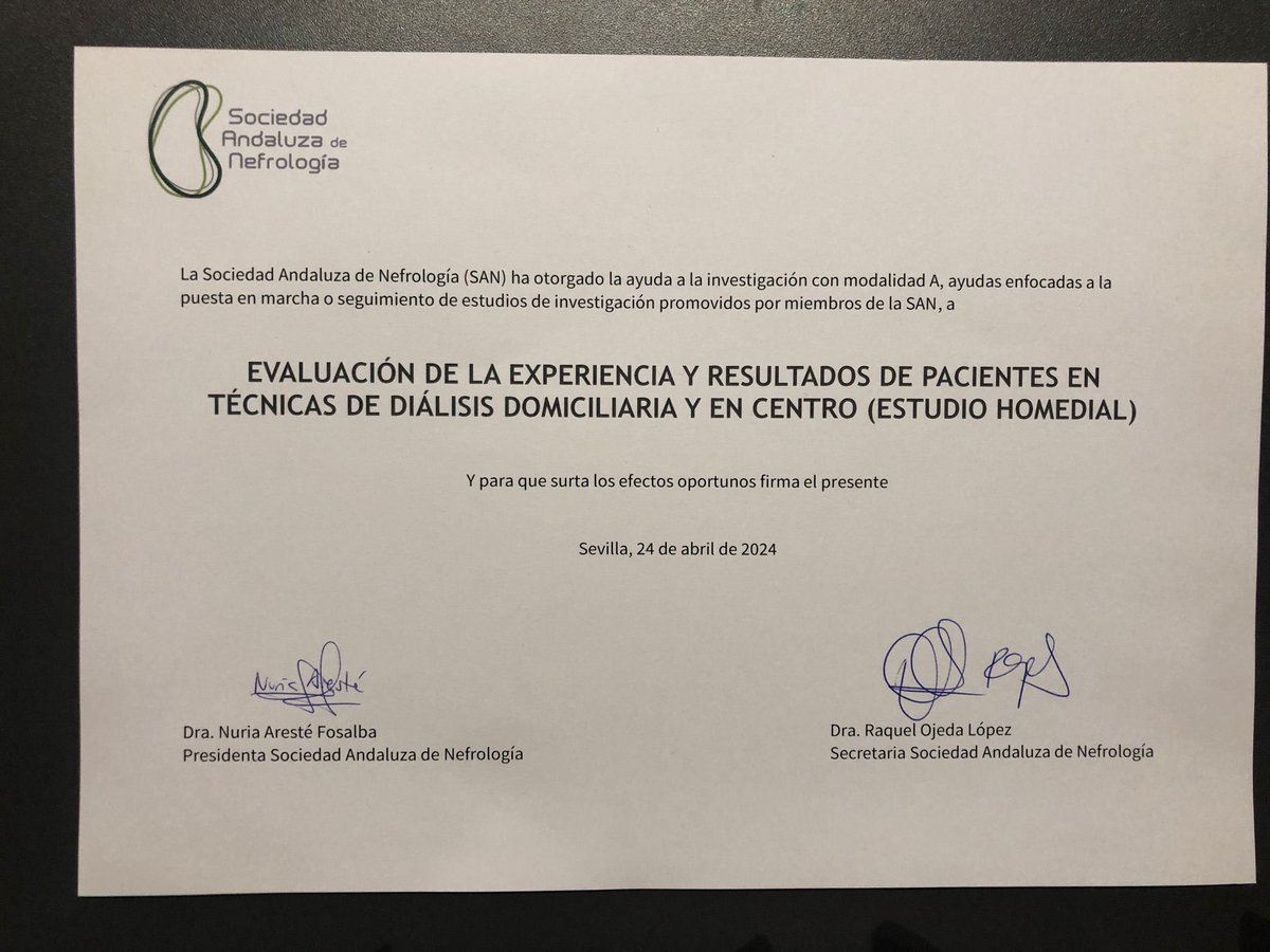 La Dra. Lola Martínez recibe la Beca de ayuda a la investigación por un Proyecto de humanización en técnicas domiciliarias de diálisis en el #nefrosan24. Enhorabuena a todo el equipo del @NefrologiaHRUM @HRegionalMalaga