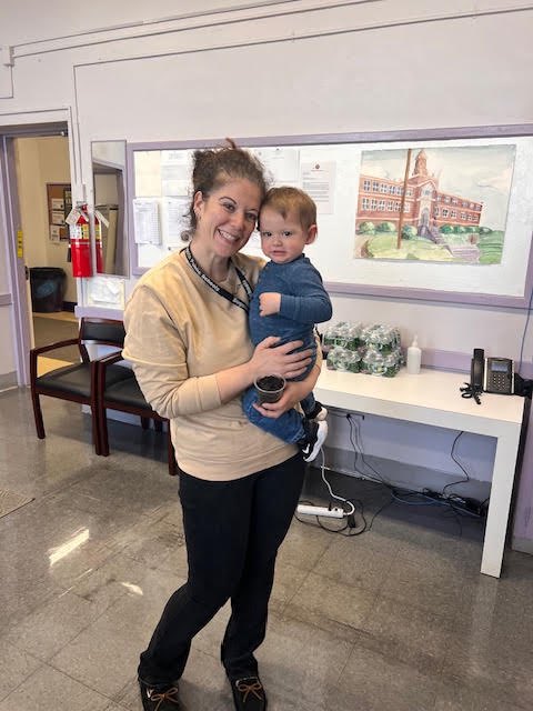 👧🧒👦 Bring Your Child To Work Day

Bogota High had a successful day at Bring Your Child to Work Day.Our students found many activities to do with the guests and they could not have enjoyed it any more. We hope to see all our wonderful children and many more next year. 
💜🧒👧💛