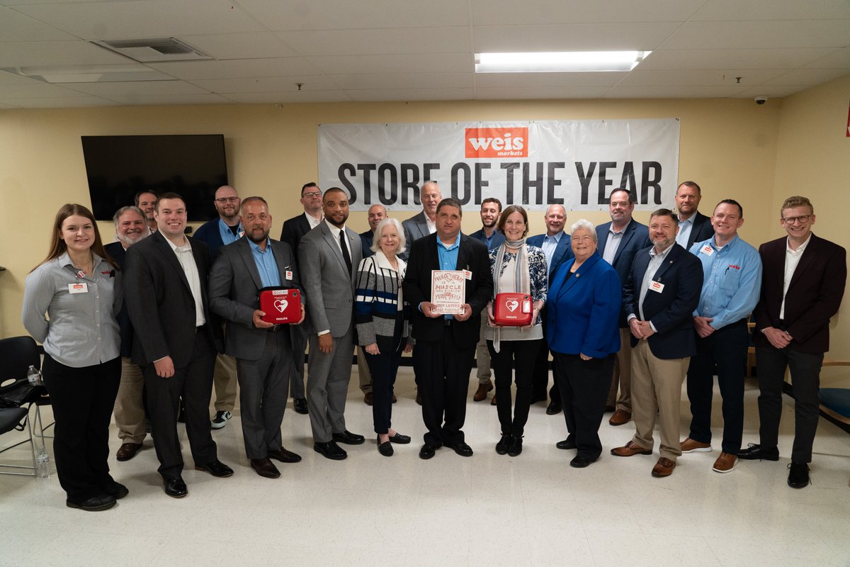 WMKSpokesman's tweet photo. We just announced @weismarkets has AEDs in place should a life-threatening event occur in all 49 of our Maryland stores. More than 400 of our Maryland associates are trained to use them. A big thanks to the associates who helped us roll out our program.
https://t.co/O3TwFuwg8N https://t.co/d9V5tSe0Rz