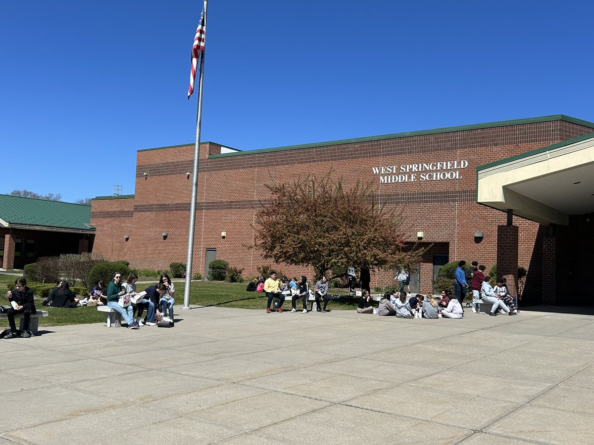 WSPSMiddle's tweet image. Our ‘Hungry Games’ Homeroom champs got their picnic lunches today!!