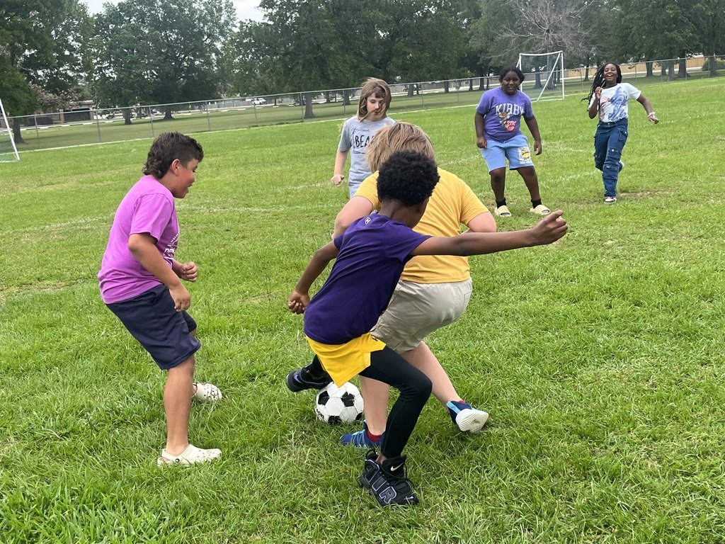 3rd graders blew off steam and played a friendly game of soccer after working so hard on the STAAR test. @HumbleISD @HumbleISD_MBE #mbeisfamily