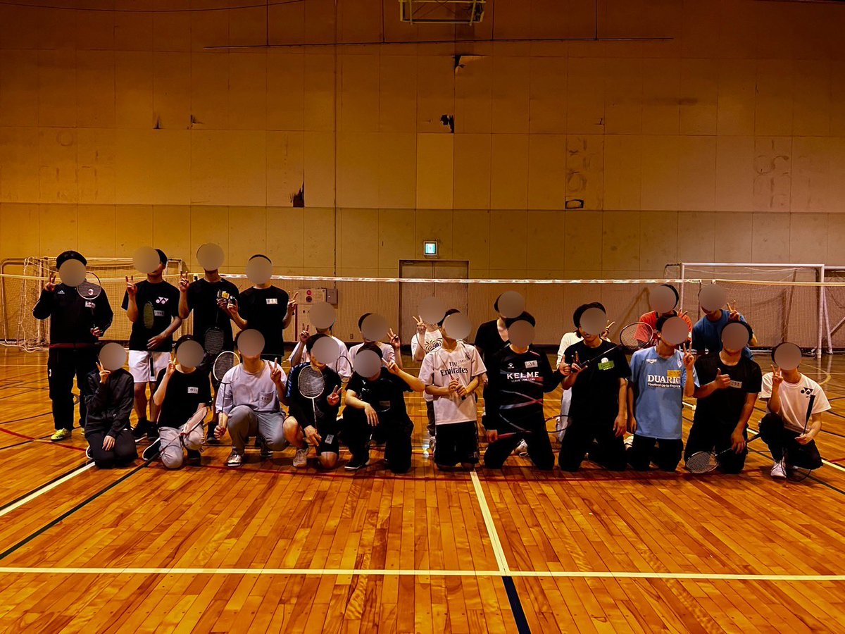 kmsbadminton's tweet photo. 今日は５回目の新歓でした‼️😆
20人もの新入生が来てくれました✨

今日は練習形式でバドをみんなで楽しみました〜‼️🏸😊

みんな上手に返していてすごいです🥰

明日はバド大会です‼️😆
ゆっくり休んで明日も楽しんでください〜❣️ https://t.co/P58EF6O99i