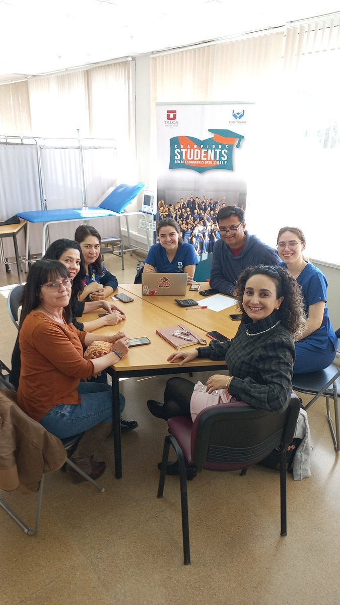 Reunión entre docentes encargados de guías y directiva Champions Students, coordinando la suguiente jornada de capacitación 🧡💚 @RNAO @AmaliaSilvaG @DorisGrinspun