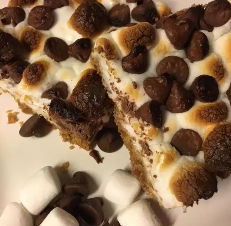 'Who's craving a warm and gooey dark chocolate s'mores bar? 🍫🔥 #food #cooking #SmorePlease #ChocolateLovers #TreatYourself'🌟