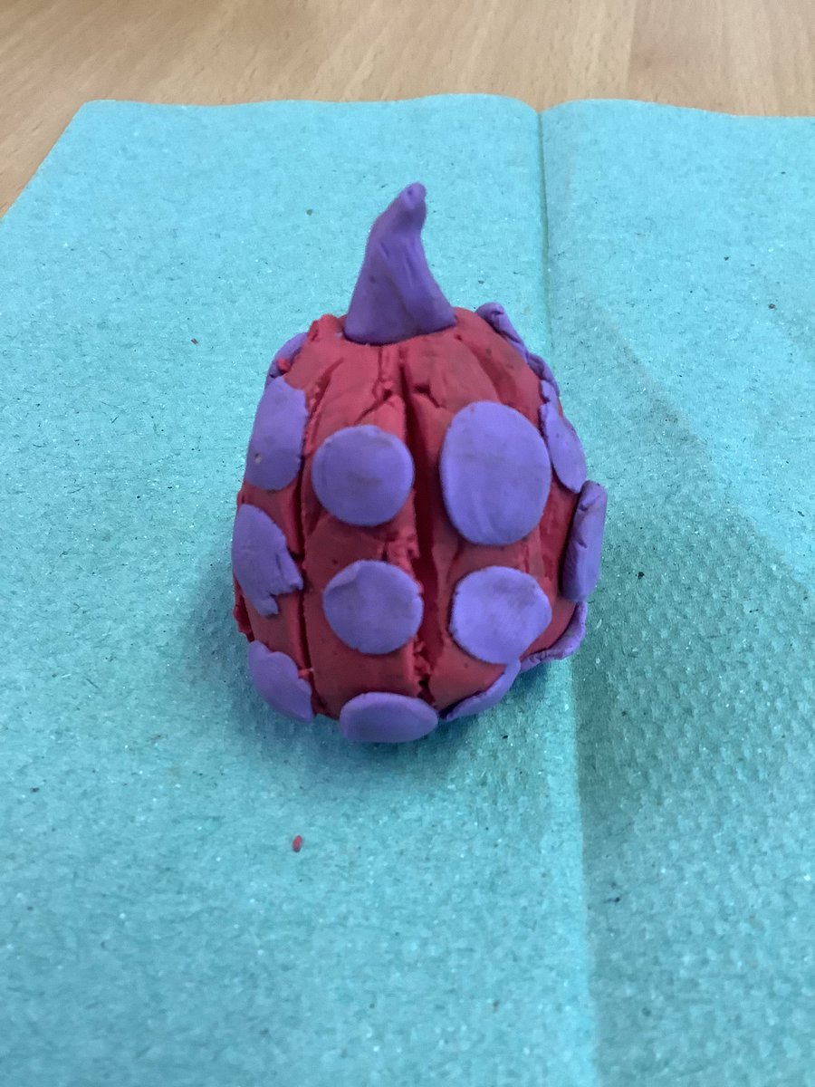TyntesfieldJM's tweet photo. We’ve loved making pepper sculptures today in the style of Yayoi Kusama! 🫑 https://t.co/vDcAA86T4X