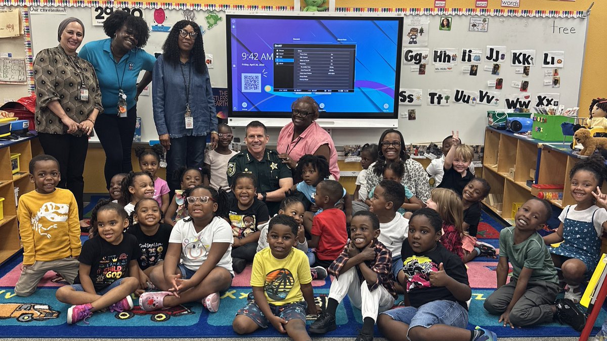 OrangeCoSheriff's tweet photo. ⭐️📚Protecting and Educating 📚⭐️
This morning, @SheriffMina traded in his badge for a book, and inspired these young minds with tales of adventures and endless possibilities.
#ReadingHeroes #BuildingBrightMinds https://t.co/Rg1JiB8okG