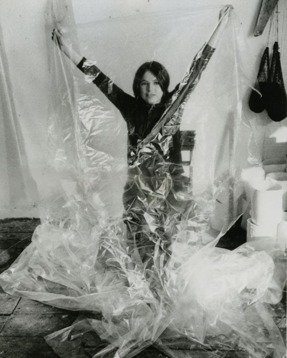 ‘Eva Hesse. Five Sculptures’ → opening 2 May in📍New York, 22nd Street The exhibition will reunite five of #EvaHesse’s most celebrated large-scale works, emphasizing the breadth, scope and impact of Hesse’s materially experimental sculptures hw.visitlink.me/vq2z_h