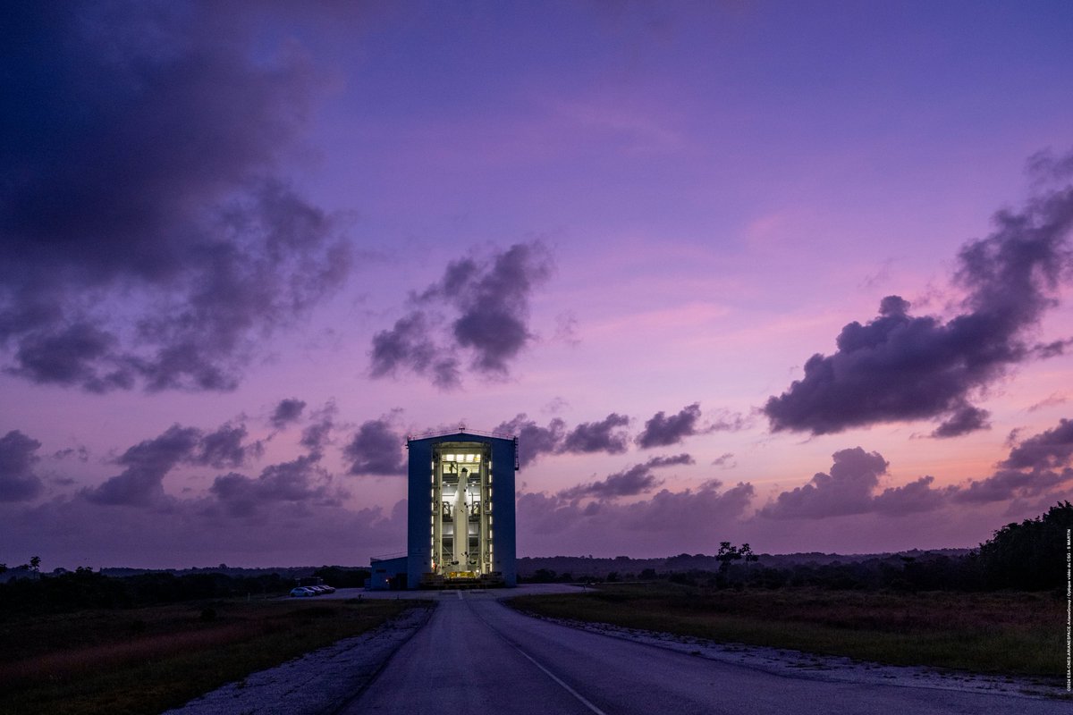 A booster awakes. Great skies for an early morning #Ariane6 rocket booster transport to the launchpad esa.int/ESA_Multimedia…