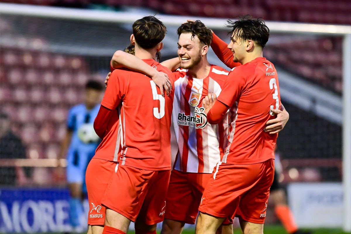 Last night under the lights at the Poundland Bescot Stadium saw Stourbridge FC U18 become the Joel Richards Memorial Cup champions for 2023/24 🏆 You can view all of the photos here 👉 buff.ly/3UinyRL 📷 @focussports98 | #MoreThanACup