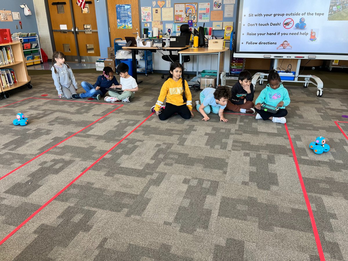 MeyerLib_SD735's tweet image. Kindergarteners continued to learn how to code @WonderWorkshop Dash robots this weeks by using the &quot;Go&quot; iPad app!