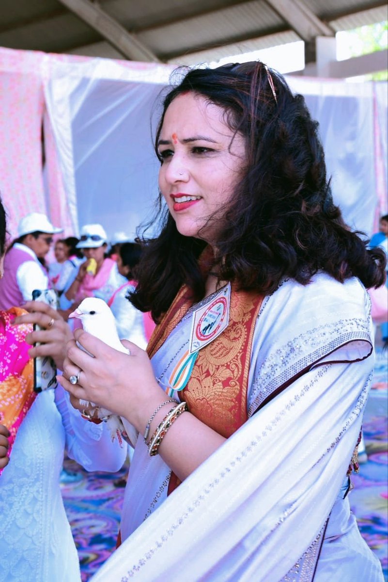 'उड़ान' तय करेगी की आसमान किसका है।"
#goodvibes 
#goodevening
#sulochna_maurya
#उत्तर_प्रदेश_महिला_शिक्षक_संघ