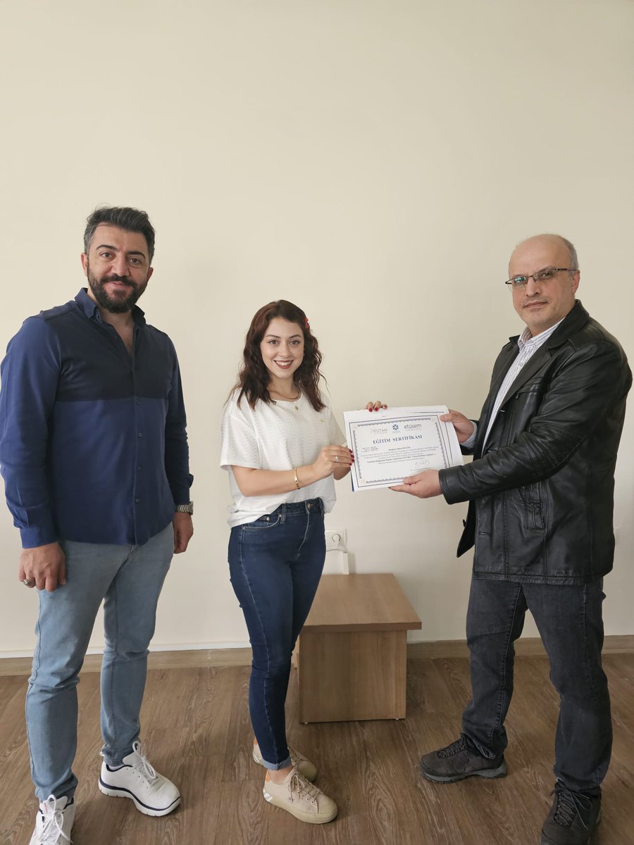 Merkezimiz tarafından 22-26 Nisan 2024 tarihleri arasında  Temiz Oda Kullanım Eğitimi-PECVD- ICP-RIE Temel Kullanıcı Eğitimi gerçekleştirilmiştir. 30 saatlik teorik ve uygulamalı eğitimin ardından, kursiyerlere eğitim  setifikaları takdim edilmiştir.