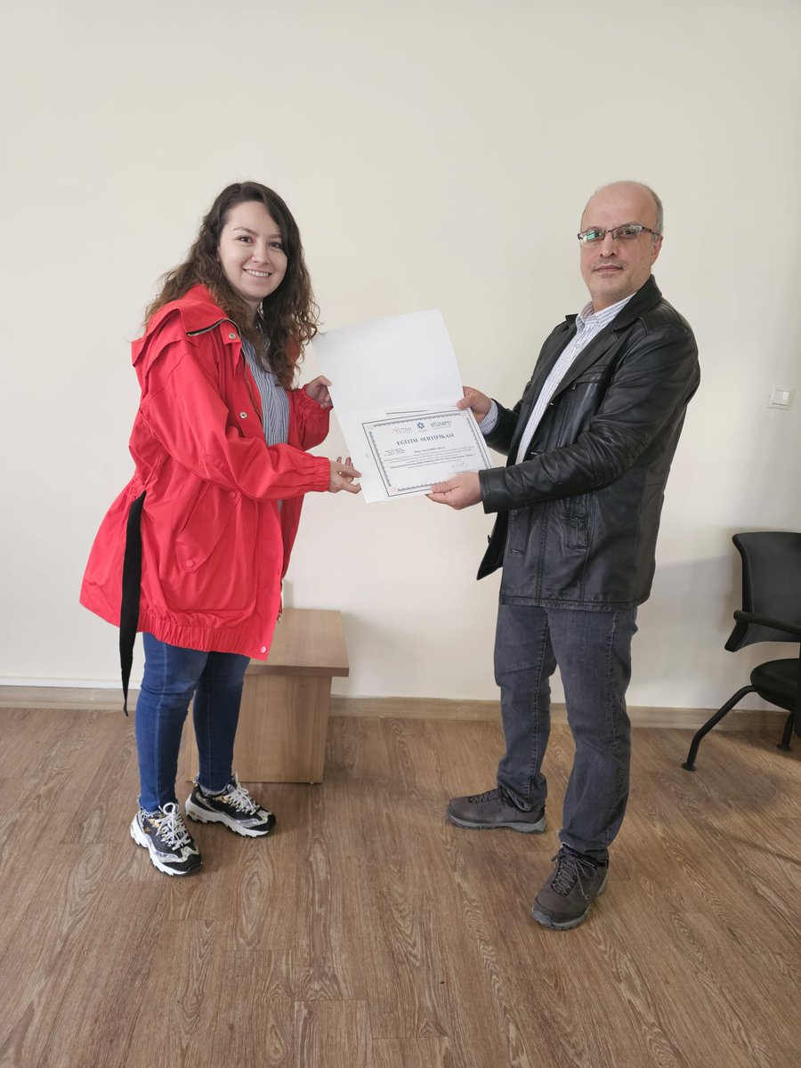 etusem2016's tweet photo. Merkezimiz tarafından 22-26 Nisan 2024 tarihleri arasında  Temiz Oda Kullanım Eğitimi-PECVD- ICP-RIE Temel Kullanıcı Eğitimi gerçekleştirilmiştir. 30 saatlik teorik ve uygulamalı eğitimin ardından, kursiyerlere eğitim  setifikaları takdim edilmiştir. https://t.co/s3Cr3kdB3L
