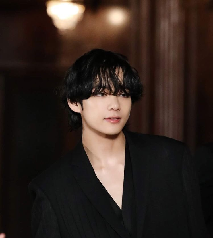 vantecia's tweet photo. #taekookau — preach

Jungkook was two months away from finishing his seminary to become a priest, just as his grandmother had set him on the path all his life.

But plans change when Taehyung, a former classmate, arrives at his church.

“You preach but you don't act on it, uh?” https://t.co/J7KLB2agT9