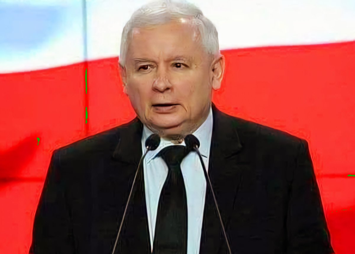 Jarosław Kaczyński:
'My nie chcemy wyjść z 🇪🇺 Unii Europejskiej.
My chcemy tylko, by 🇩🇪 Niemcy wyszli z
🇵🇱 Polski'.