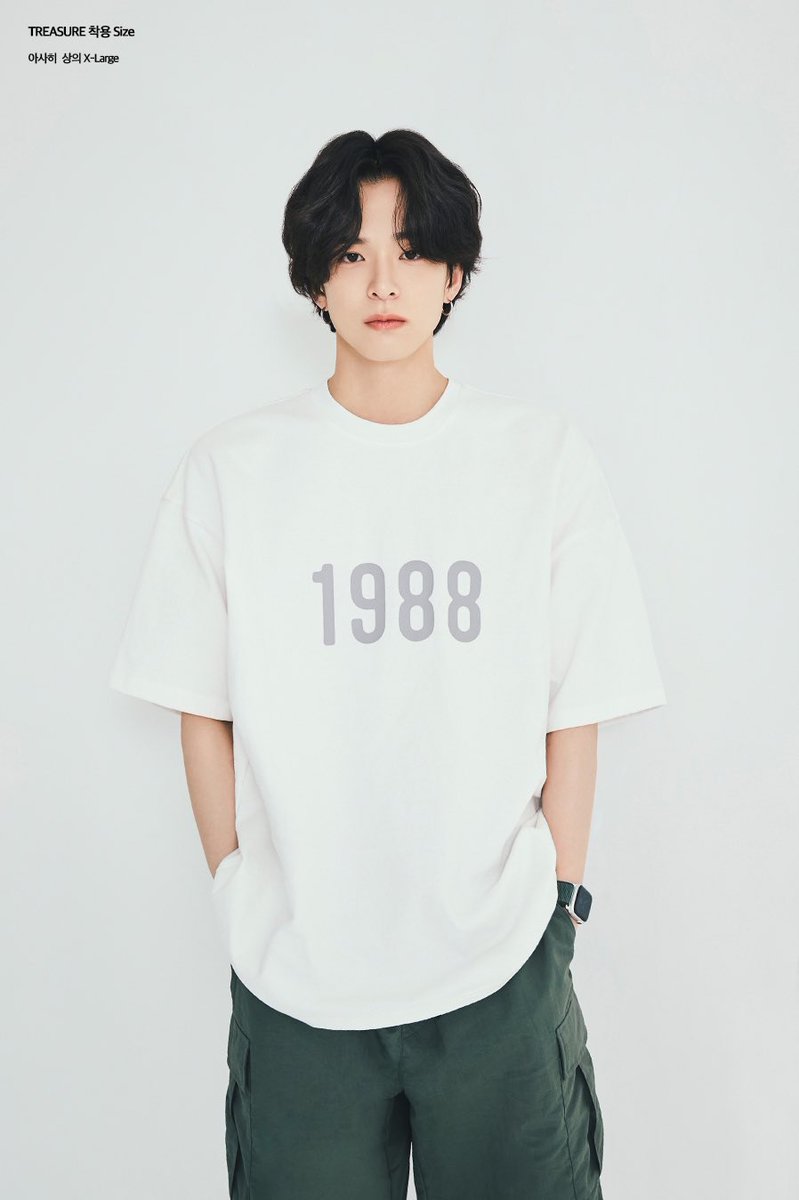 Experience urban athleticism in style with FCMM's 24SS 'City Sports' collection. Rock the 1988 retro white t-shirt and khaki active cargo half pants for a classic yet active look.