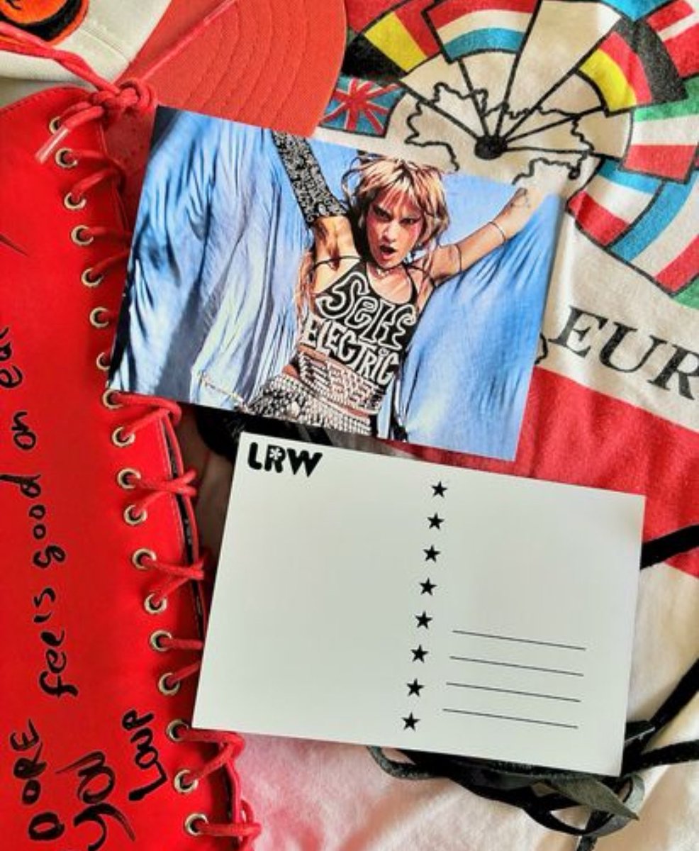 4 more days to order a SELF ELECTRIC Tour Postcard. i am SO grateful to share my morning thoughts with you, pen to paper. all profits have been a huge help with road costs. thank you ♡ there's a few left : laurenruthward.bandcamp.com/merch/postcard…