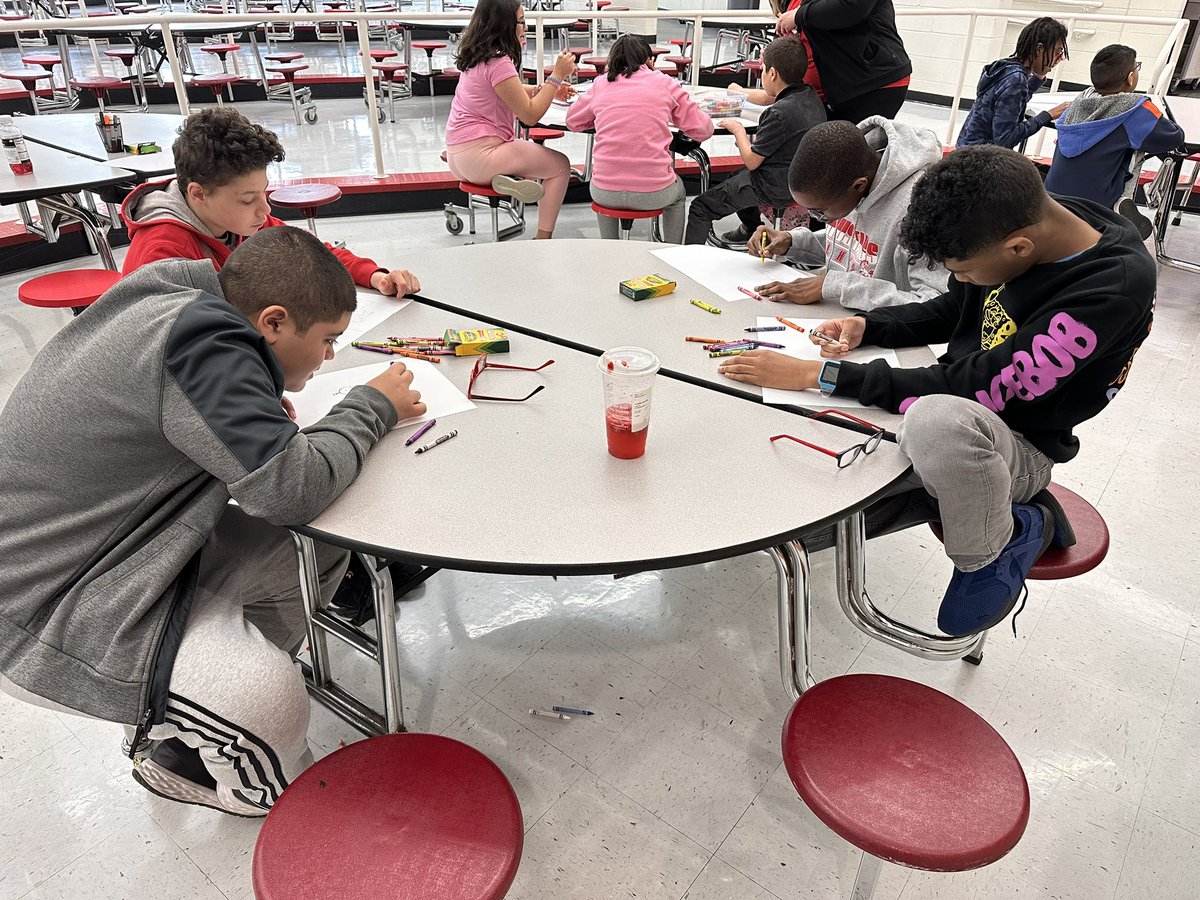 Making placemats for Meals on Wheels! #case #OLHMServes @pattypdl32