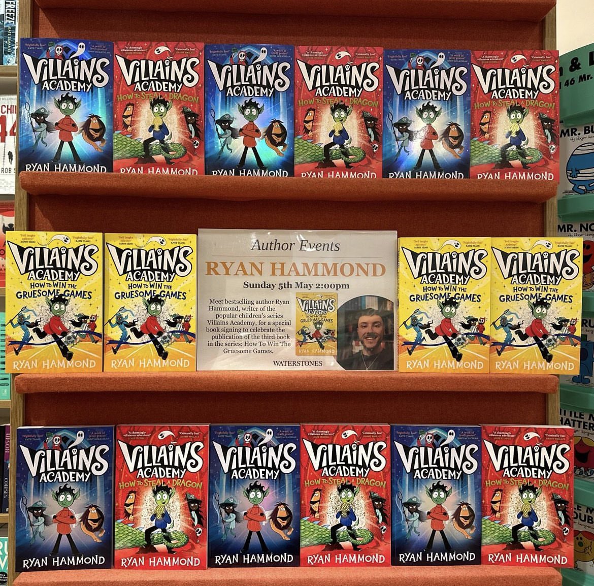 JUST LOOK at this Villains display by @WstonesMhall 💙❤️💛 @simonkids_UK !!