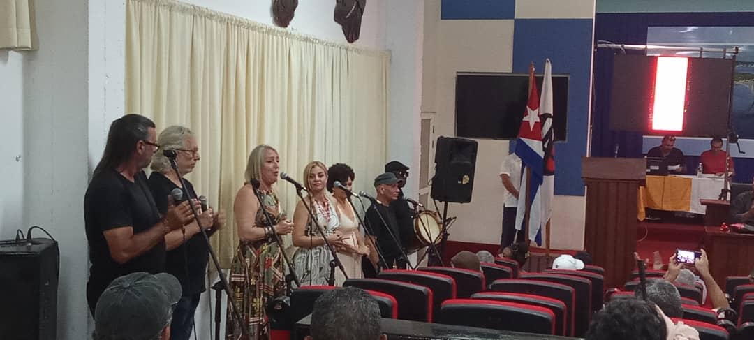 Agrupación Nuestra America dando muestra de su arte y dando inicio a la Asamblea X Congreso de la UNEAC Comité Provincial de Matanzas. La cual se realiza en estos momentos.

#maspormatanzas #somavillamatanzas #somavillaoficial #MatancerosEnVictoria #MatanzasEnamora #Matanzas