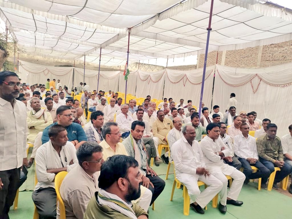 आज शुक्रवार को खंडवा लोकसभा क्षेत्र से कांग्रेस के लोकप्रिय प्रत्याशी श्री नरेंद्र पटेल जी के समर्थन में बुरहानपुर जिले के शाहपुर में आयोजित कार्यकर्ता सम्मेलन को संबोधित किया । #हाथ_बदलेगा_हालात