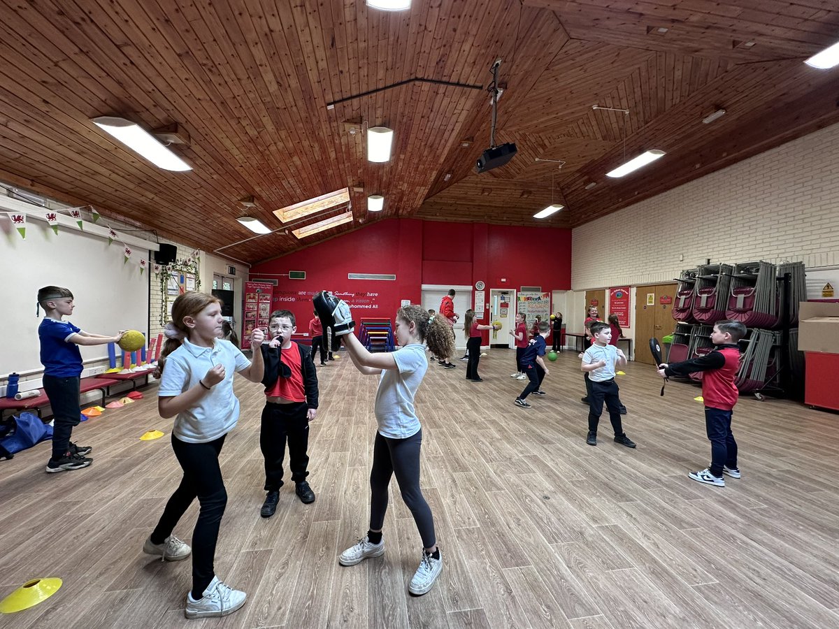 Miss Winter tweet media