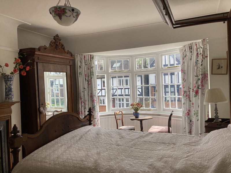 Looking for the cosy country house of your dreams? Check out this house share in Muswell Hill, London!

A fully-furnished double room is available and the house includes a garden and views of Alexandra Palace.

View the full listing below:
spareroom.co.uk/flatshare/flat…