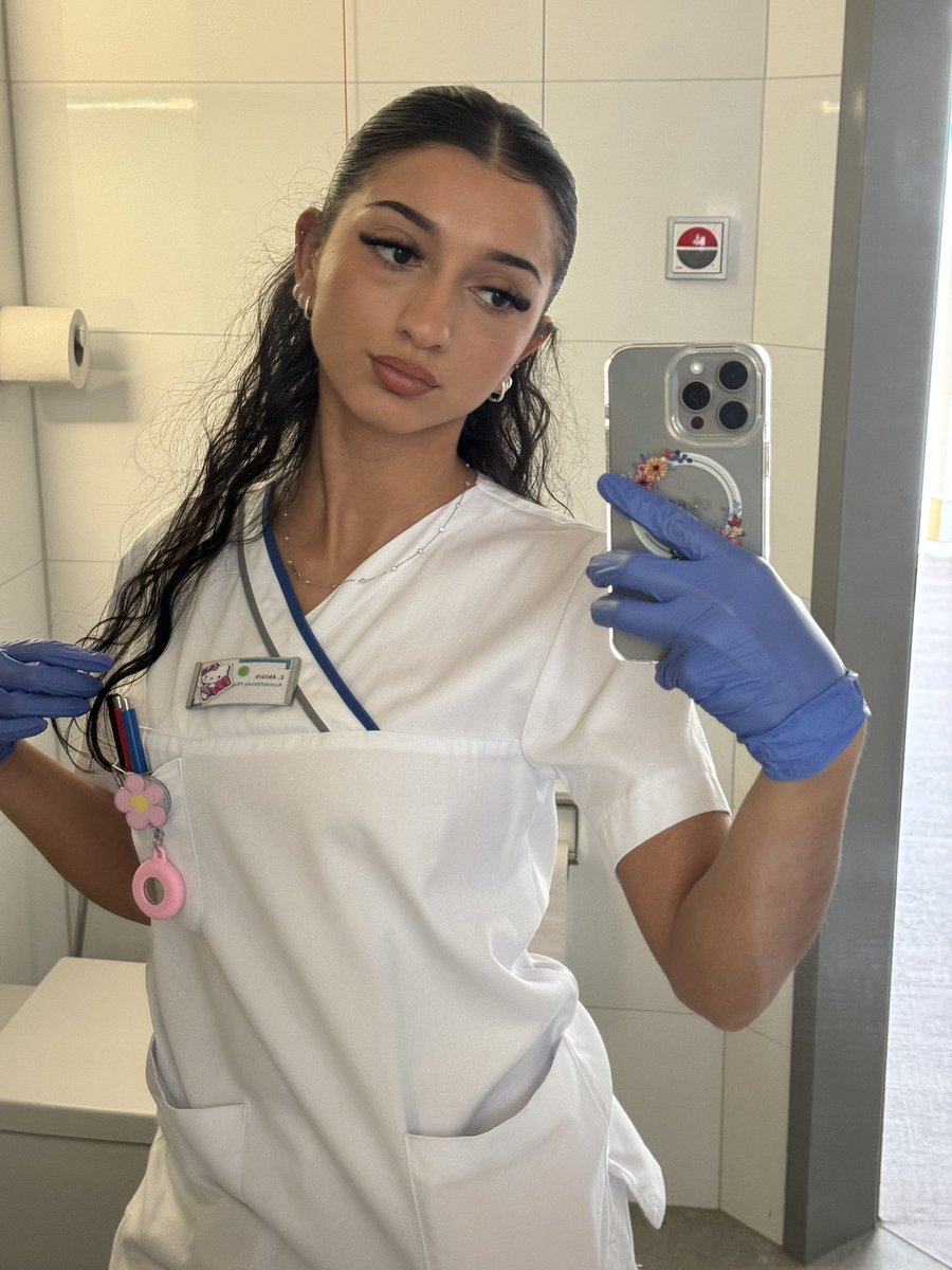 pretty nurse 🙈