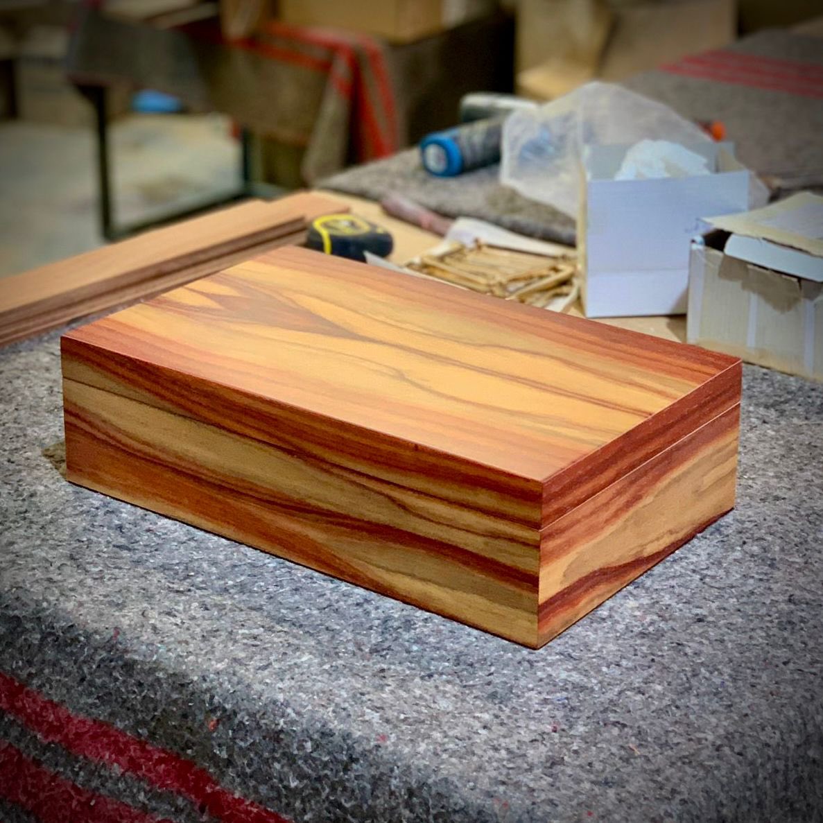 HumidoresWacota's tweet photo. Unique designs and colours for #humidors. Palo Rojo Bariolé wood, original, isn't it?
▪️
Dibujos y colores singulares para los #humidores. Madera de Palo Rojo Bariolé, original, ¿verdad?
#HumidoresWacota #cigaraficionado #cigarjournal #cigars #cigarros #cigarbox #cigarhumidor https://t.co/FoVeEYbOI5